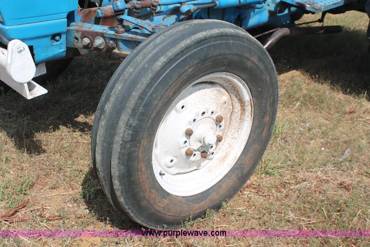 image for item H8161 1972 Ford 2000 tractor