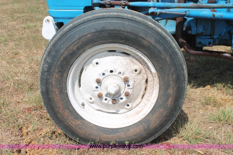 image for item H8161 1972 Ford 2000 tractor