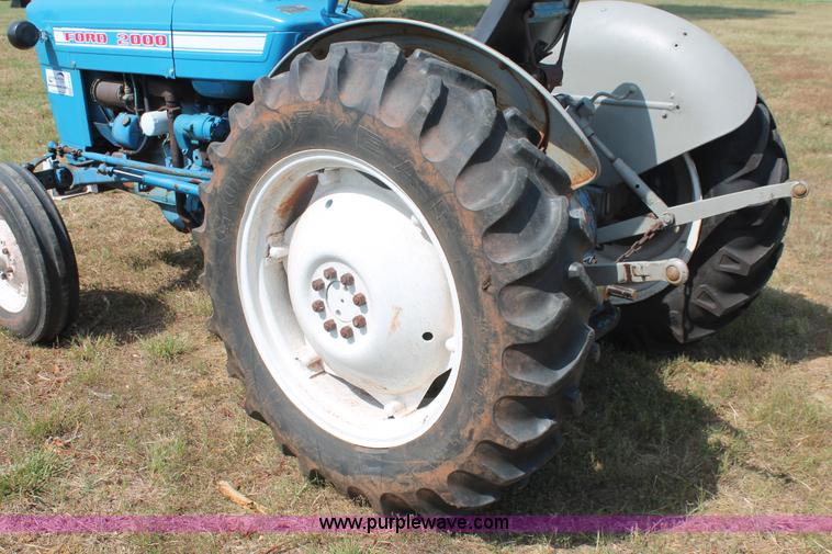 image for item H8161 1972 Ford 2000 tractor