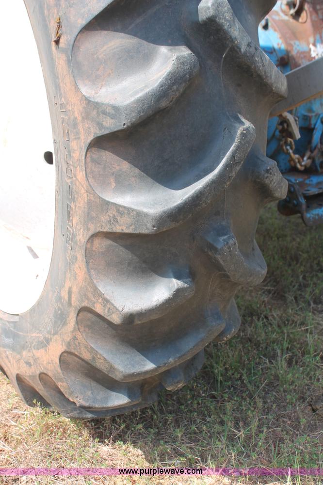 image for item H8161 1972 Ford 2000 tractor