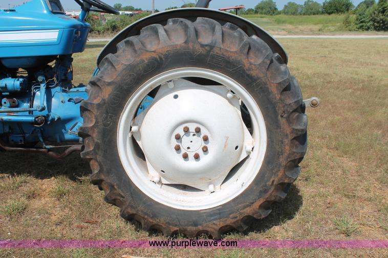 image for item H8161 1972 Ford 2000 tractor