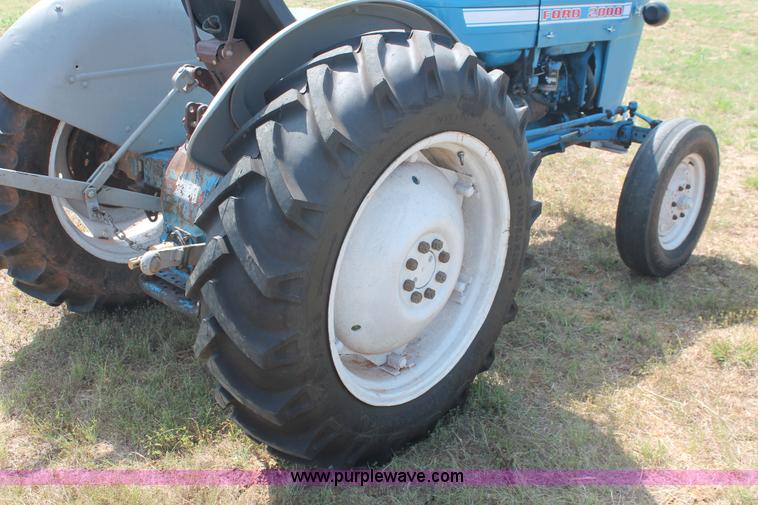 image for item H8161 1972 Ford 2000 tractor