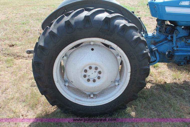 image for item H8161 1972 Ford 2000 tractor