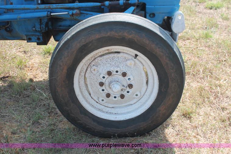 image for item H8161 1972 Ford 2000 tractor