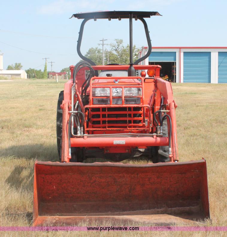 image for item H8162 2000 Kubota L3000DT MFWD tractor