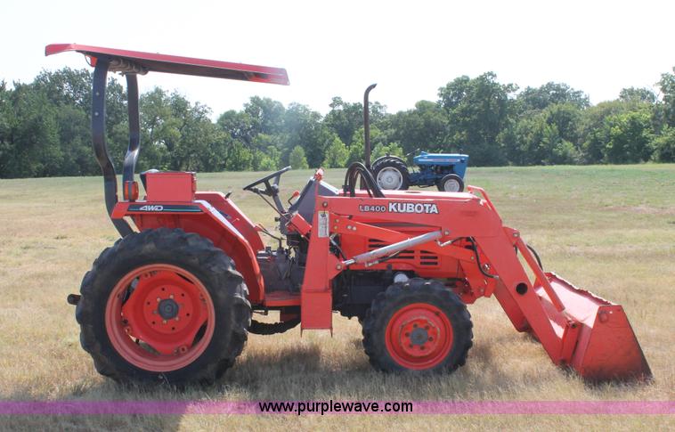 image for item H8162 2000 Kubota L3000DT MFWD tractor