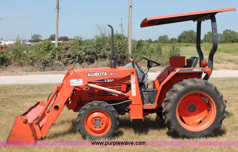 image for item H8162 2000 Kubota L3000DT MFWD tractor