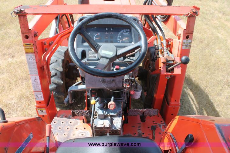 image for item H8162 2000 Kubota L3000DT MFWD tractor
