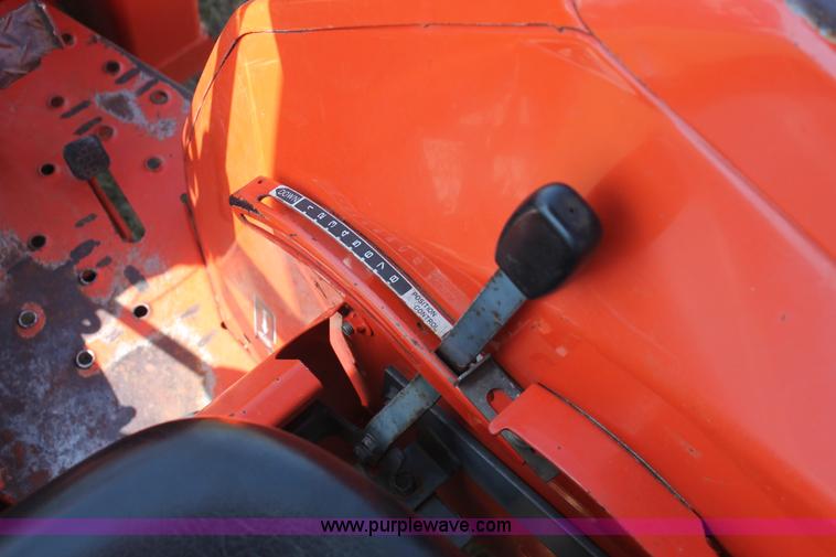 image for item H8162 2000 Kubota L3000DT MFWD tractor