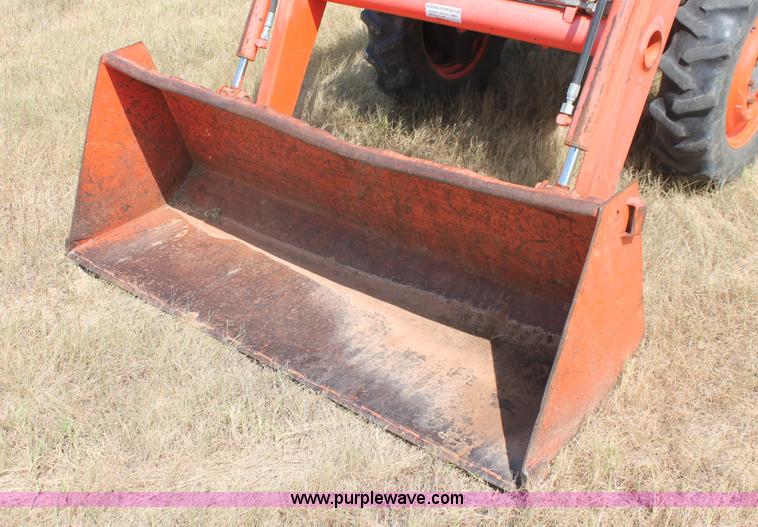 image for item H8162 2000 Kubota L3000DT MFWD tractor