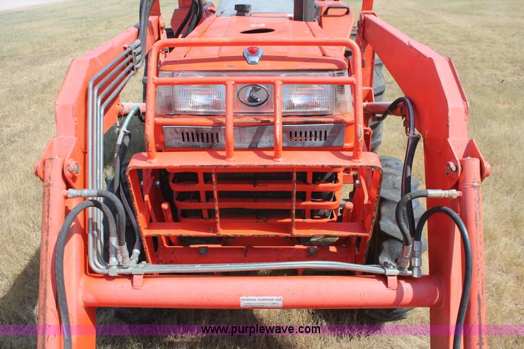 image for item H8162 2000 Kubota L3000DT MFWD tractor