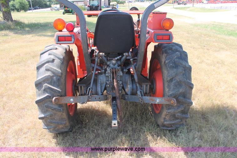 image for item H8162 2000 Kubota L3000DT MFWD tractor