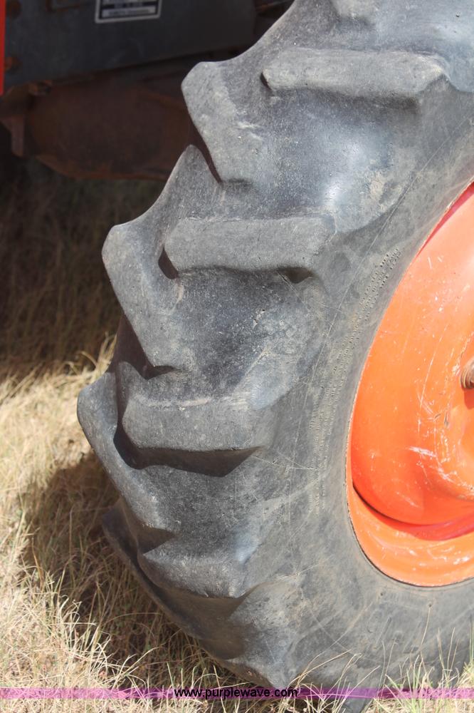 image for item H8162 2000 Kubota L3000DT MFWD tractor