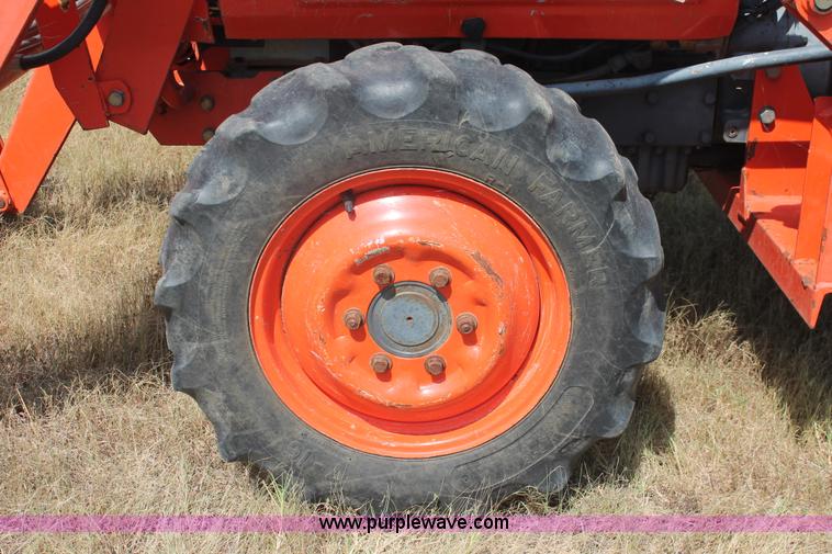 image for item H8162 2000 Kubota L3000DT MFWD tractor