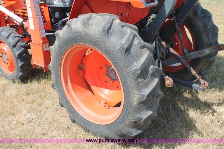 image for item H8162 2000 Kubota L3000DT MFWD tractor