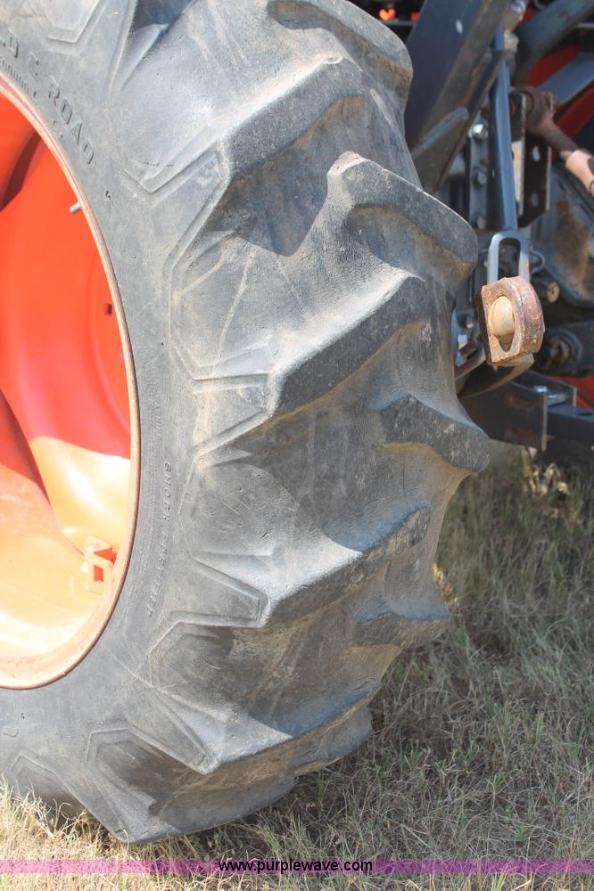 image for item H8162 2000 Kubota L3000DT MFWD tractor