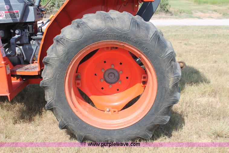 image for item H8162 2000 Kubota L3000DT MFWD tractor