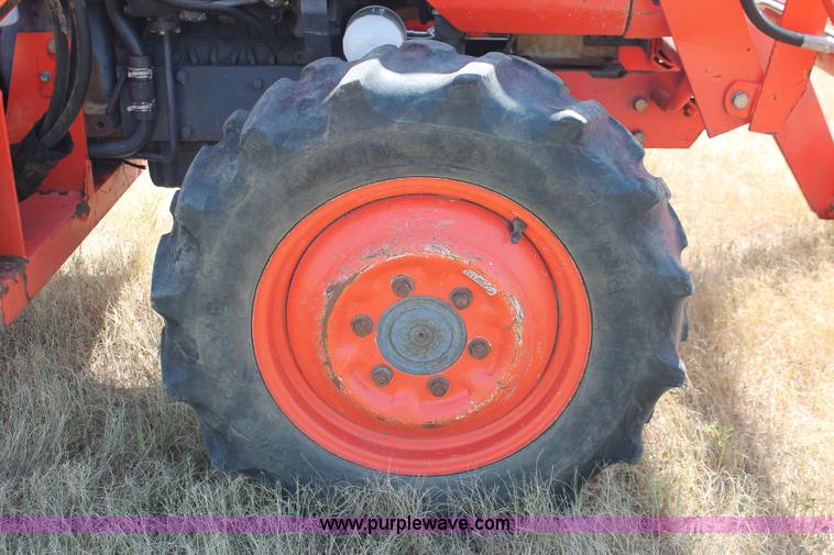 image for item H8162 2000 Kubota L3000DT MFWD tractor