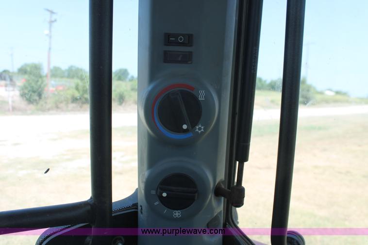 image for item H8164 2010 McCormick CX110 MFWD tractor