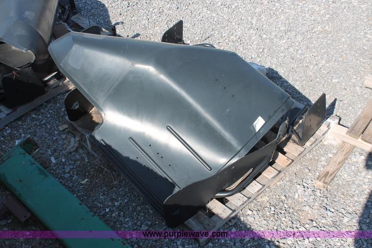 image for item H8168 (4) John Deere 4830 row crop sprayer fenders