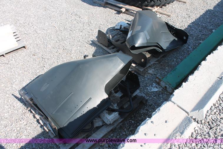 image for item H8168 (4) John Deere 4830 row crop sprayer fenders