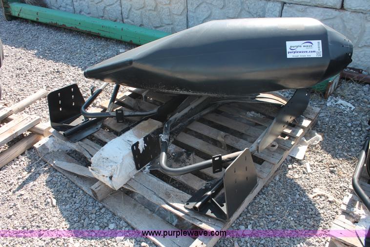 image for item H8168 (4) John Deere 4830 row crop sprayer fenders