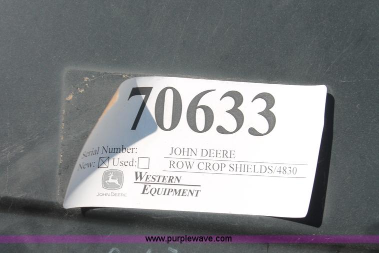 image for item H8168 (4) John Deere 4830 row crop sprayer fenders