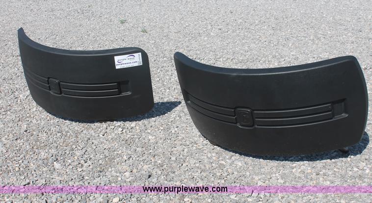 image for item H8169 (2) John Deere 8030/8020 ILS fender and bracket sets