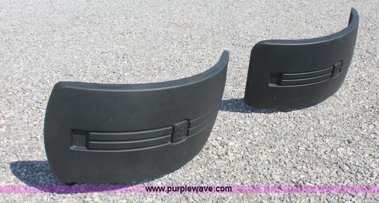 image for item H8169 (2) John Deere 8030/8020 ILS fender and bracket sets