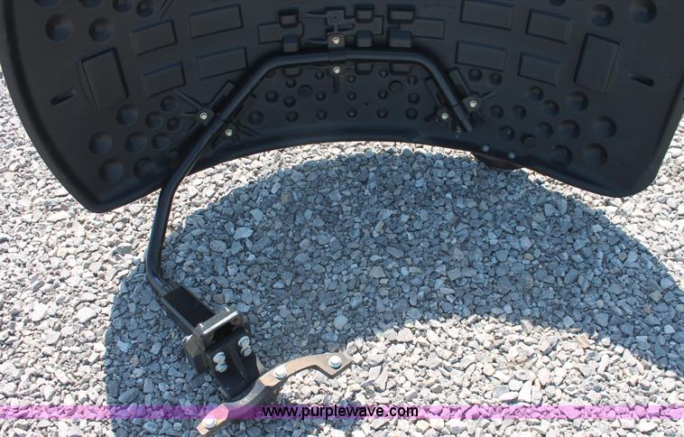 image for item H8169 (2) John Deere 8030/8020 ILS fender and bracket sets