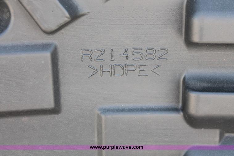 image for item H8169 (2) John Deere 8030/8020 ILS fender and bracket sets