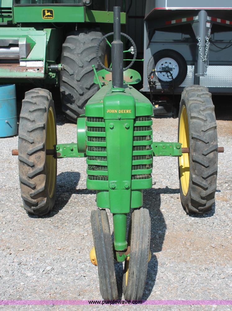 image for item H8191 1942 John Deere H tractor