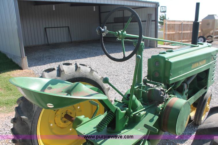 image for item H8191 1942 John Deere H tractor