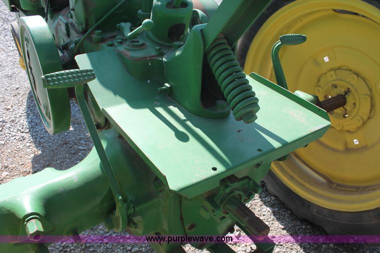 image for item H8191 1942 John Deere H tractor