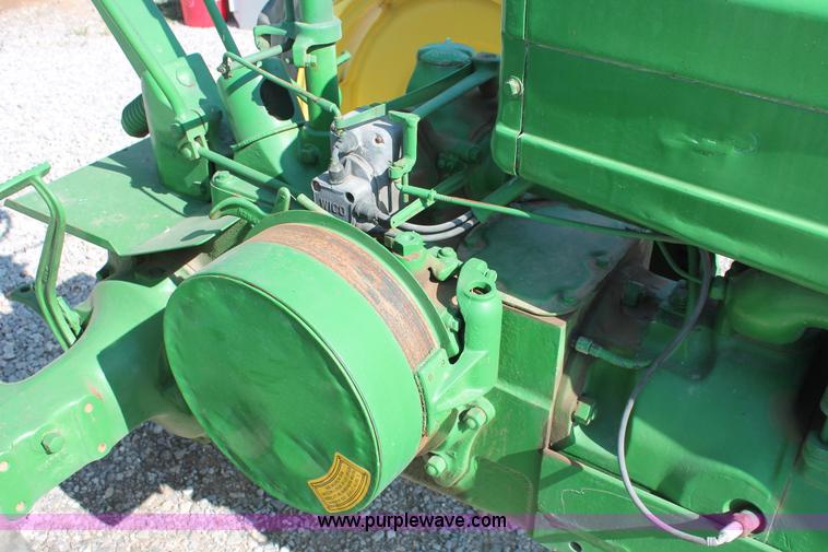 image for item H8191 1942 John Deere H tractor