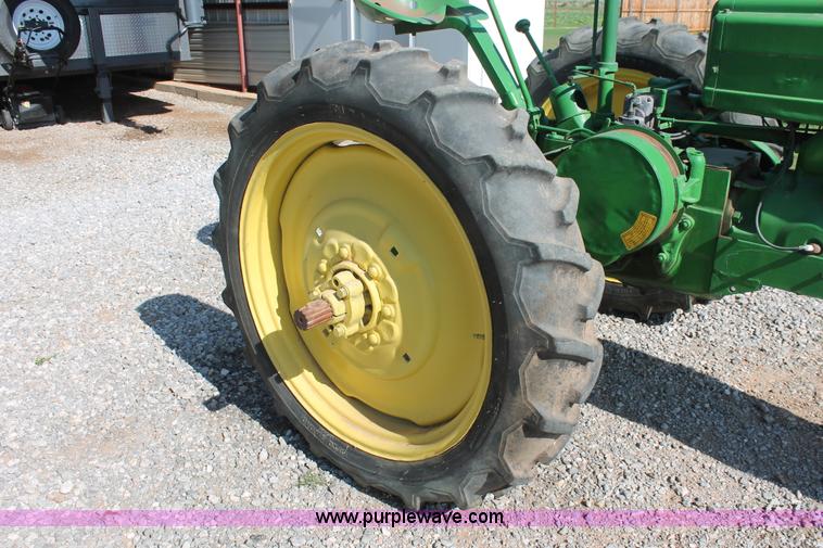 image for item H8191 1942 John Deere H tractor
