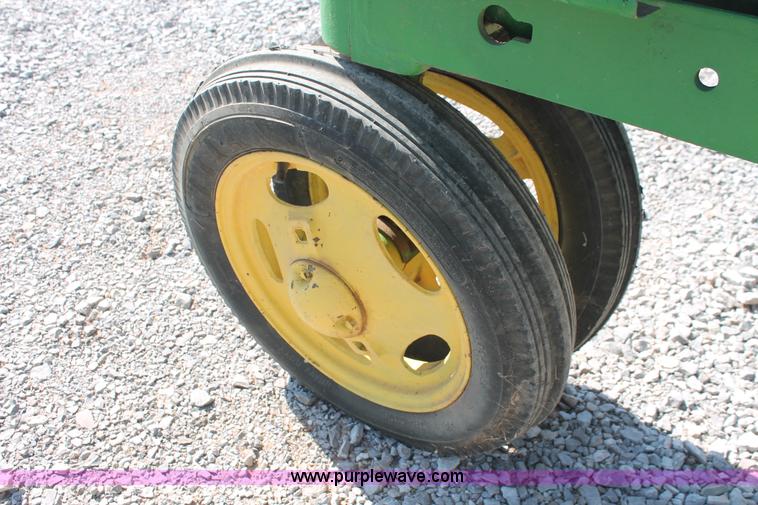 image for item H8191 1942 John Deere H tractor