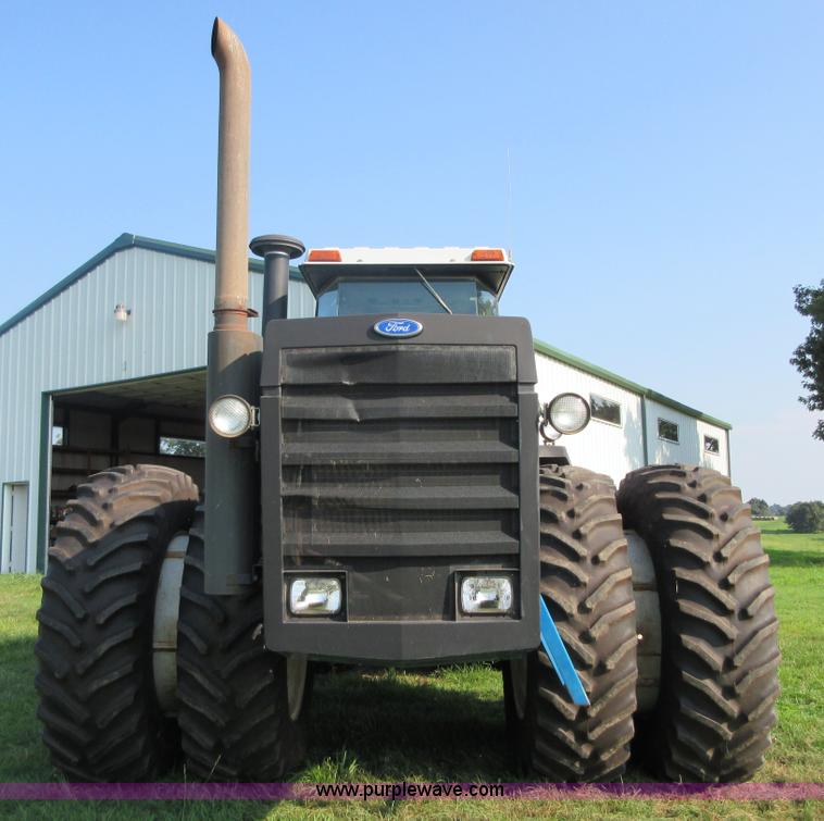 image for item I2049 1991 Ford 946 Versatile 4WD tractor