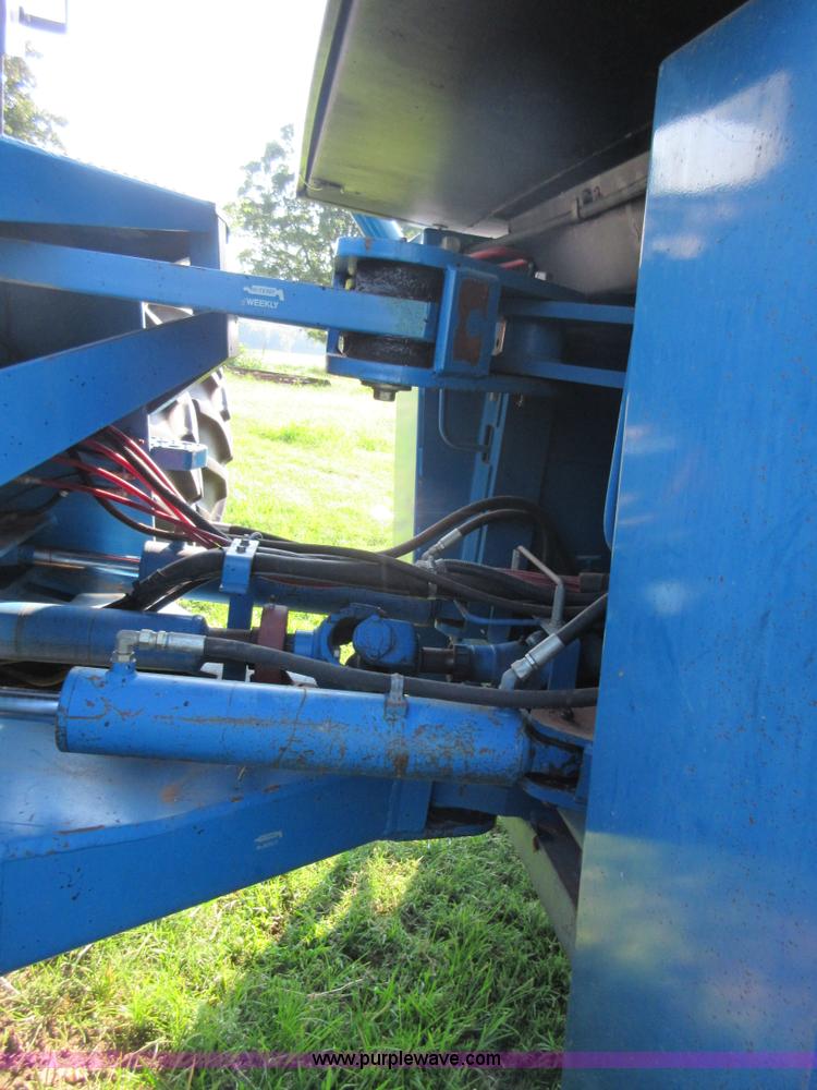 image for item I2049 1991 Ford 946 Versatile 4WD tractor