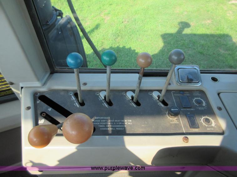 image for item I2049 1991 Ford 946 Versatile 4WD tractor