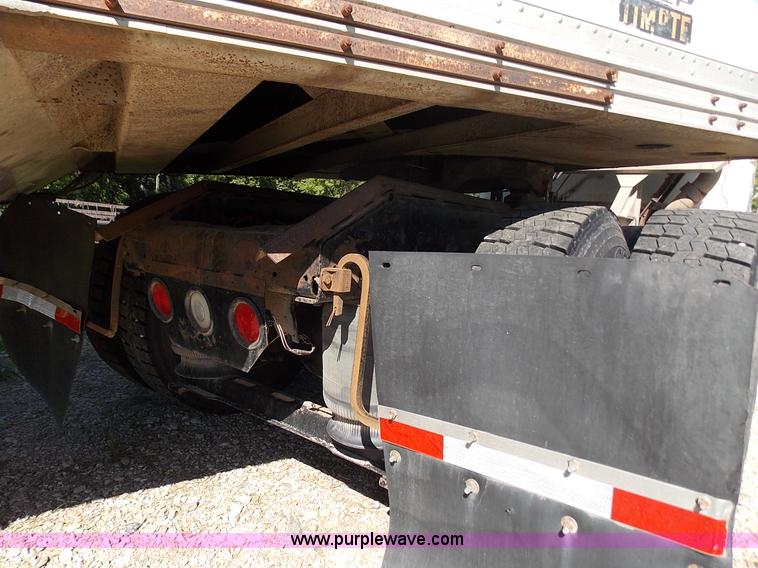 image for item J2709 1997 Volvo WCA semi truck