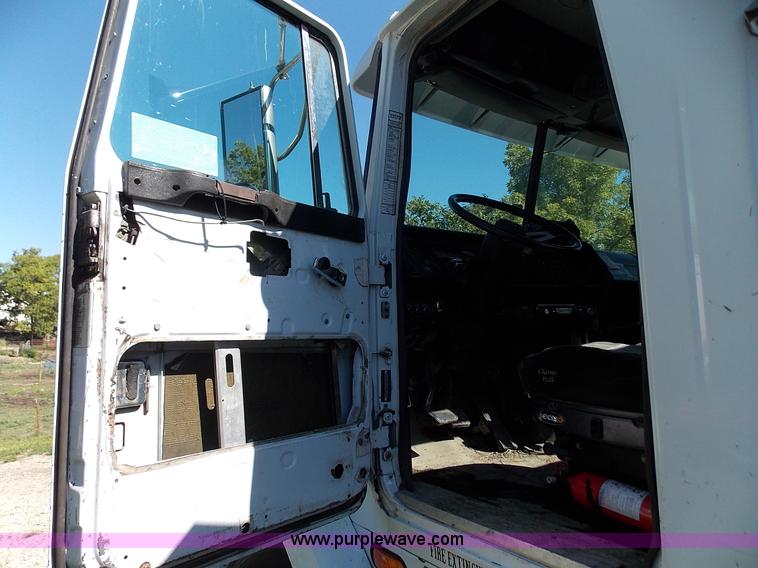 image for item J2709 1997 Volvo WCA semi truck