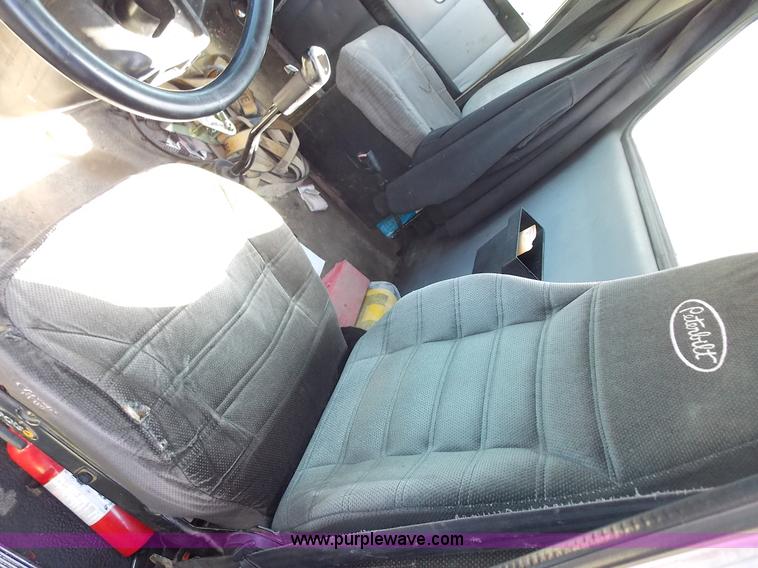 image for item J2709 1997 Volvo WCA semi truck