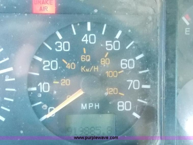 image for item J2709 1997 Volvo WCA semi truck