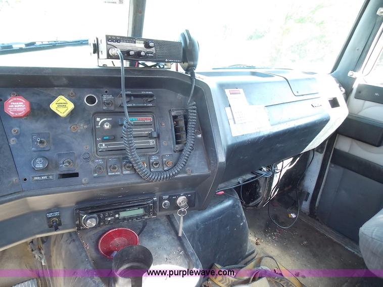 image for item J2709 1997 Volvo WCA semi truck