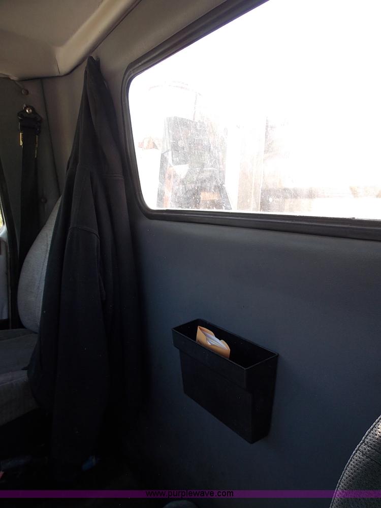 image for item J2709 1997 Volvo WCA semi truck