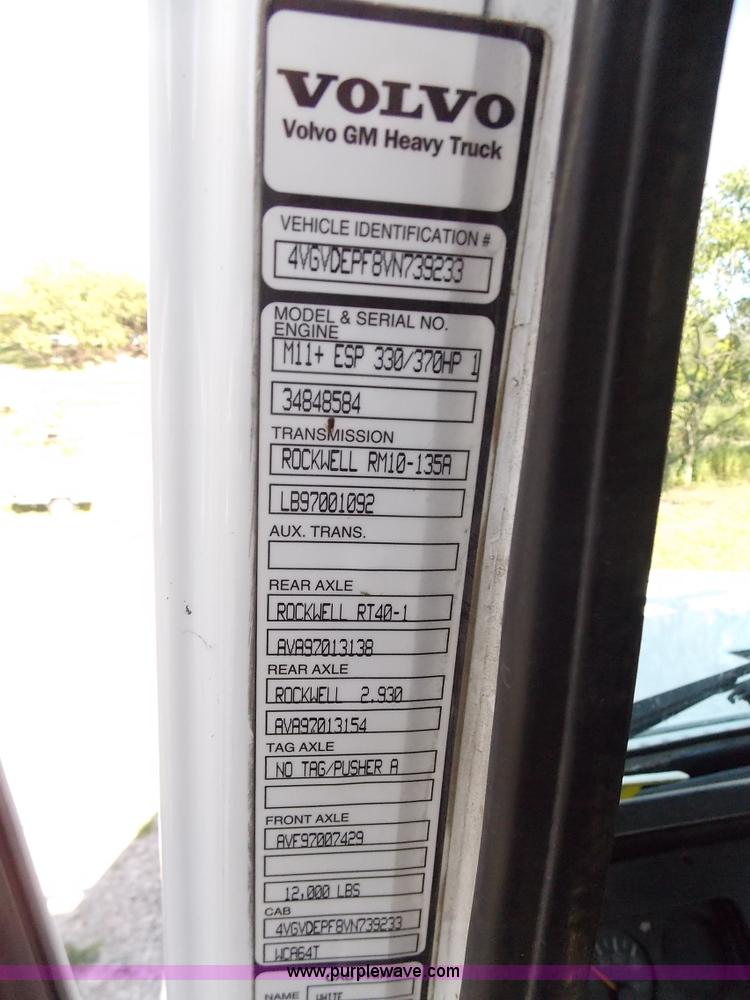 image for item J2709 1997 Volvo WCA semi truck