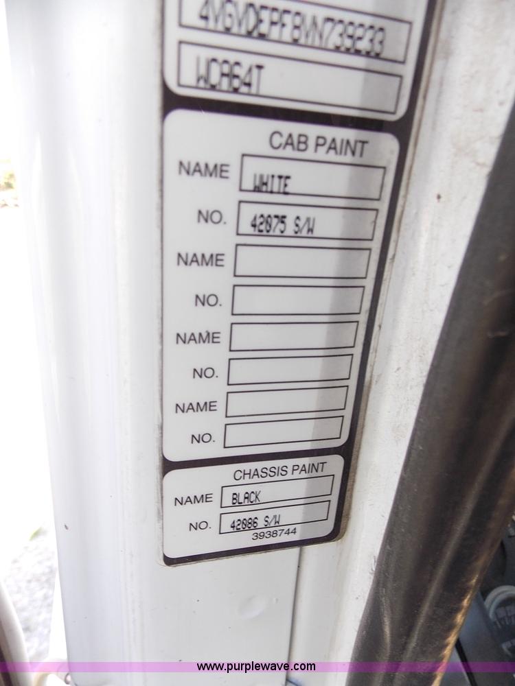 image for item J2709 1997 Volvo WCA semi truck