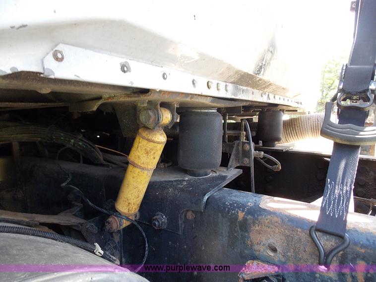 image for item J2709 1997 Volvo WCA semi truck