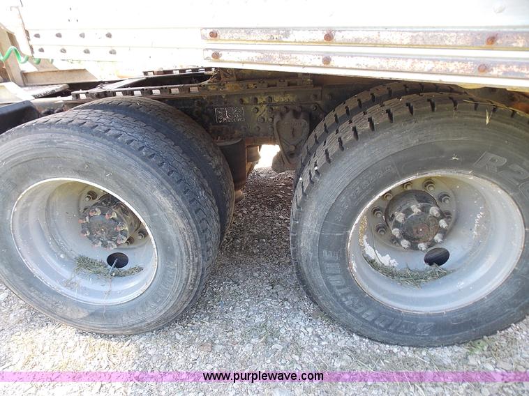 image for item J2709 1997 Volvo WCA semi truck